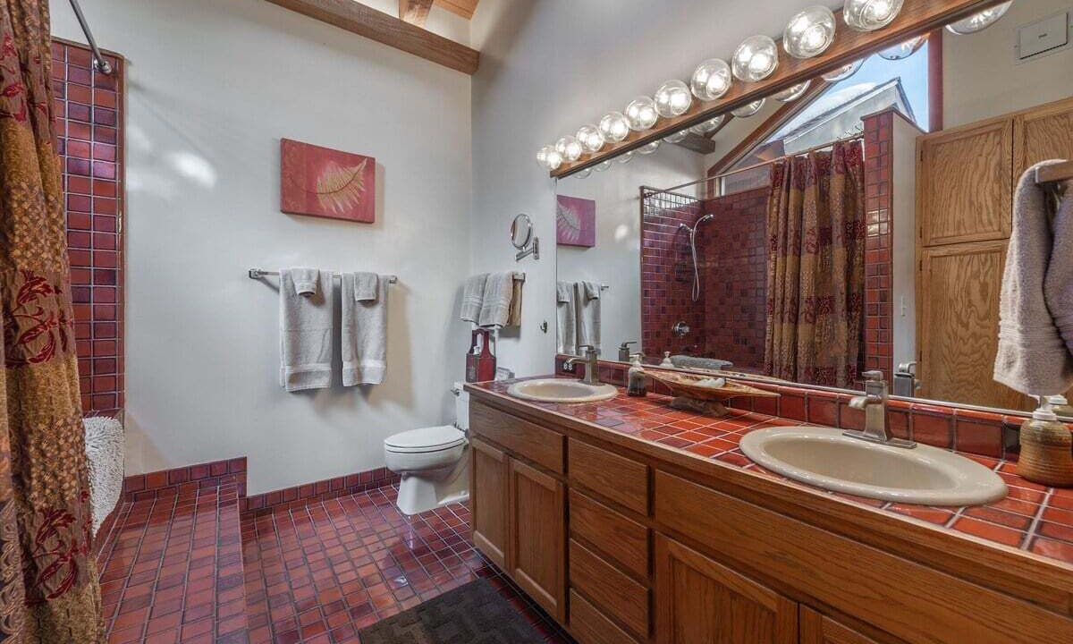 Photo of Bathroom in Kingswood Estates