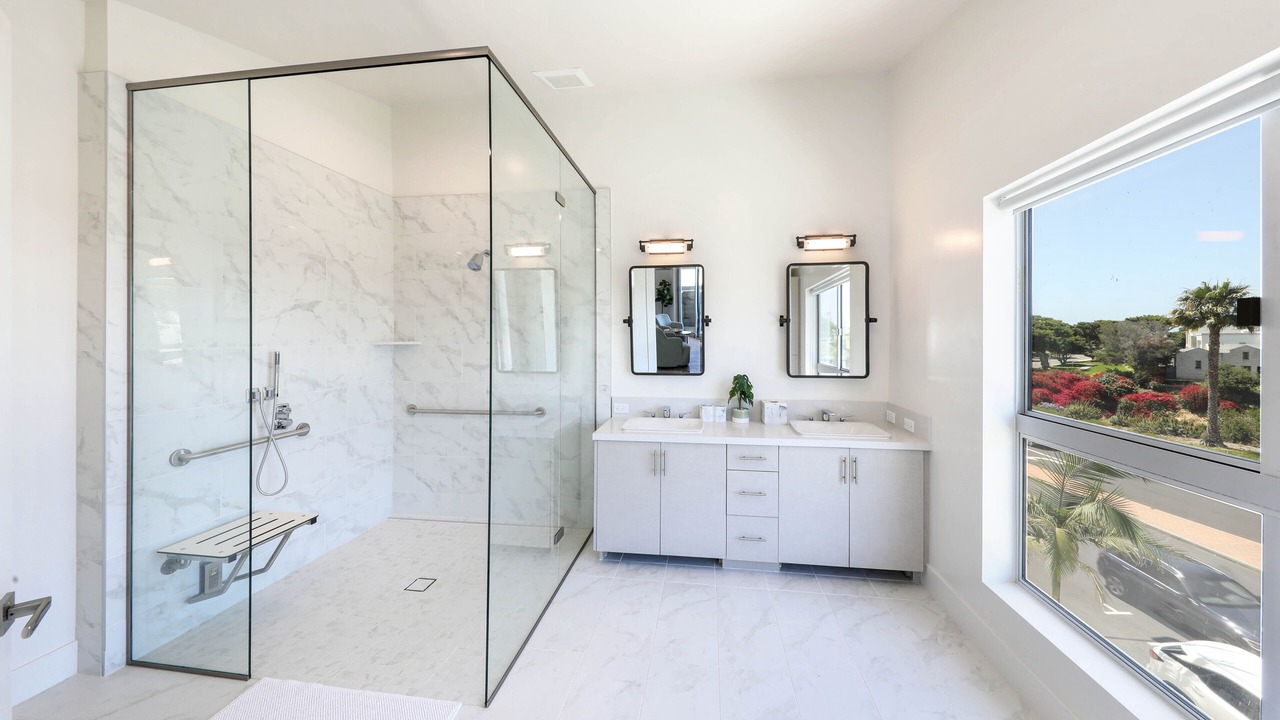 Photo of Bathroom in Corona del Mar