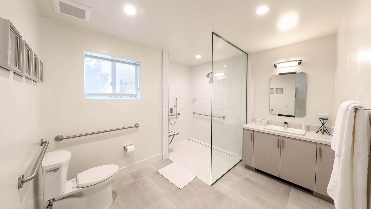 Photo of Bathroom in Corona del Mar