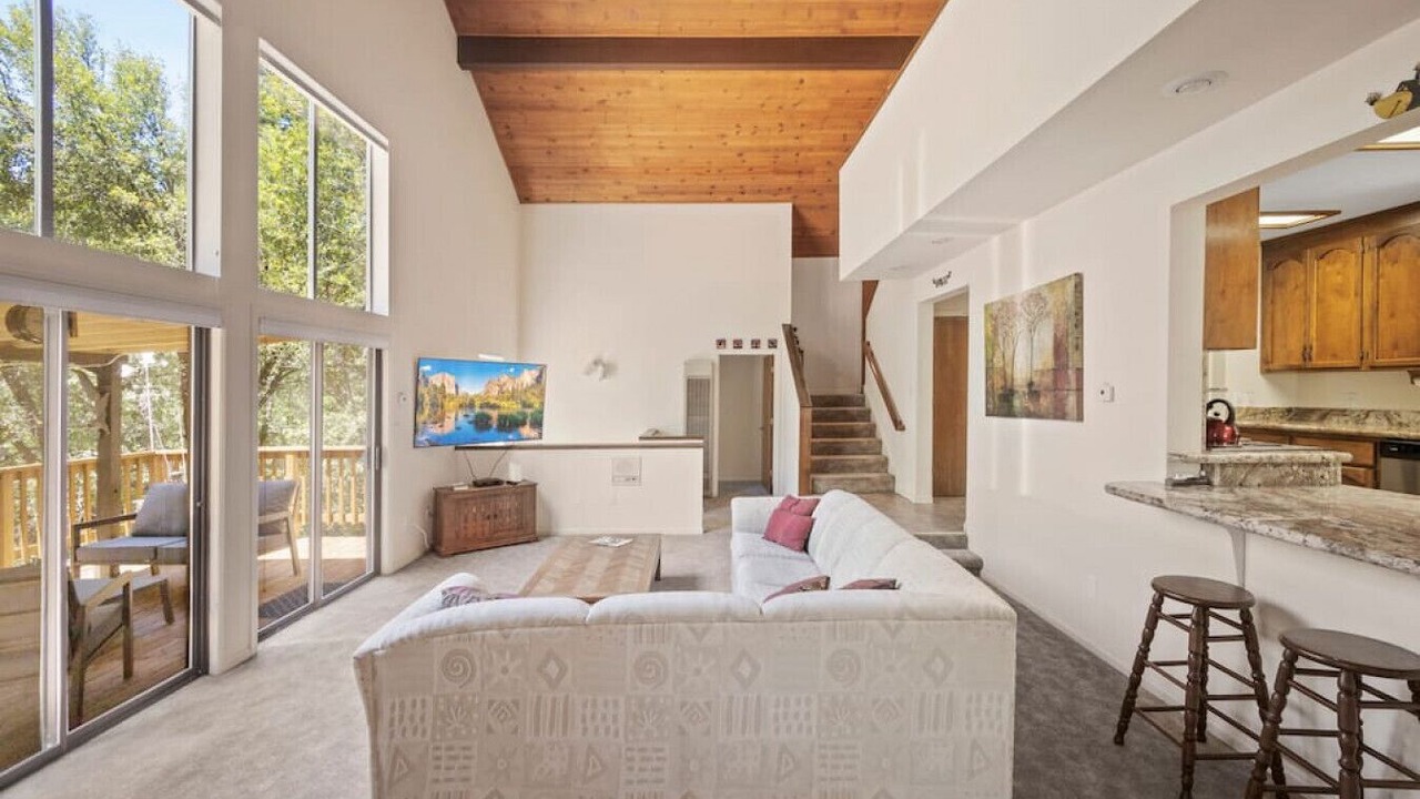 Photo of Livingroom in Twain Harte