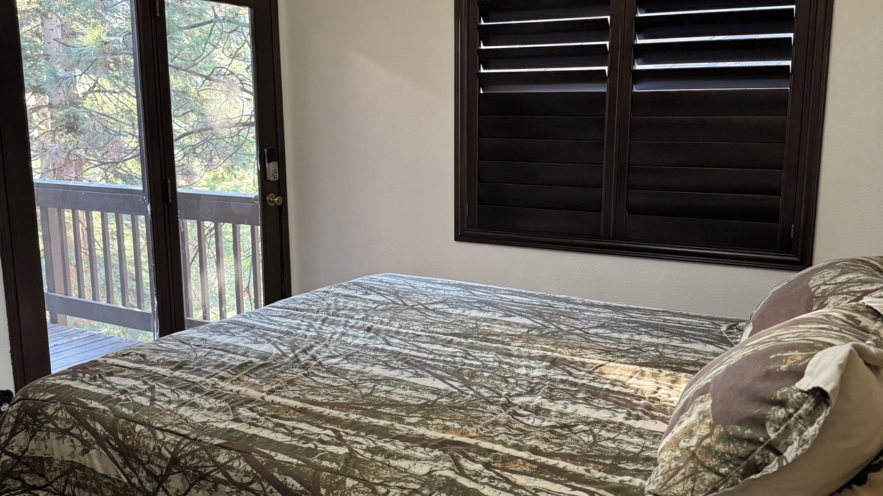 Photo of Bedroom in Lake Arrowhead