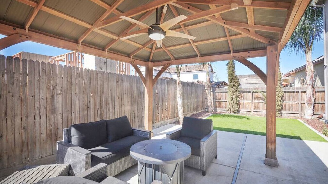 Photo of Outdoor in Raisin