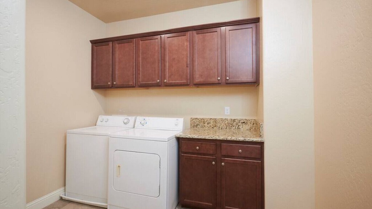 Photo of Bedroom in Raisin