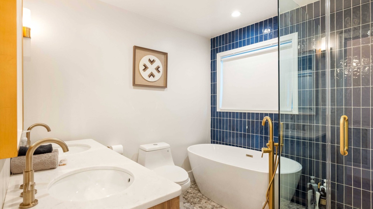 Photo of Bathroom in Hollywood Heights