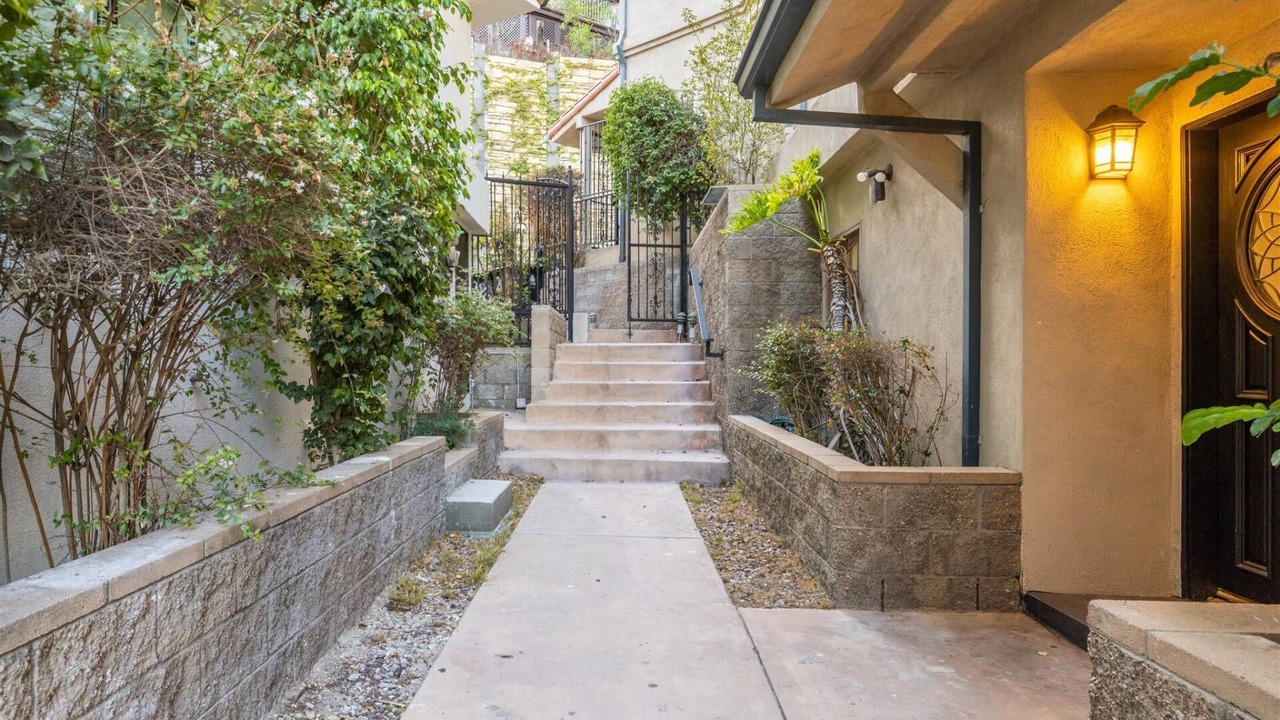 Photo of Outdoor in Hollywood Heights