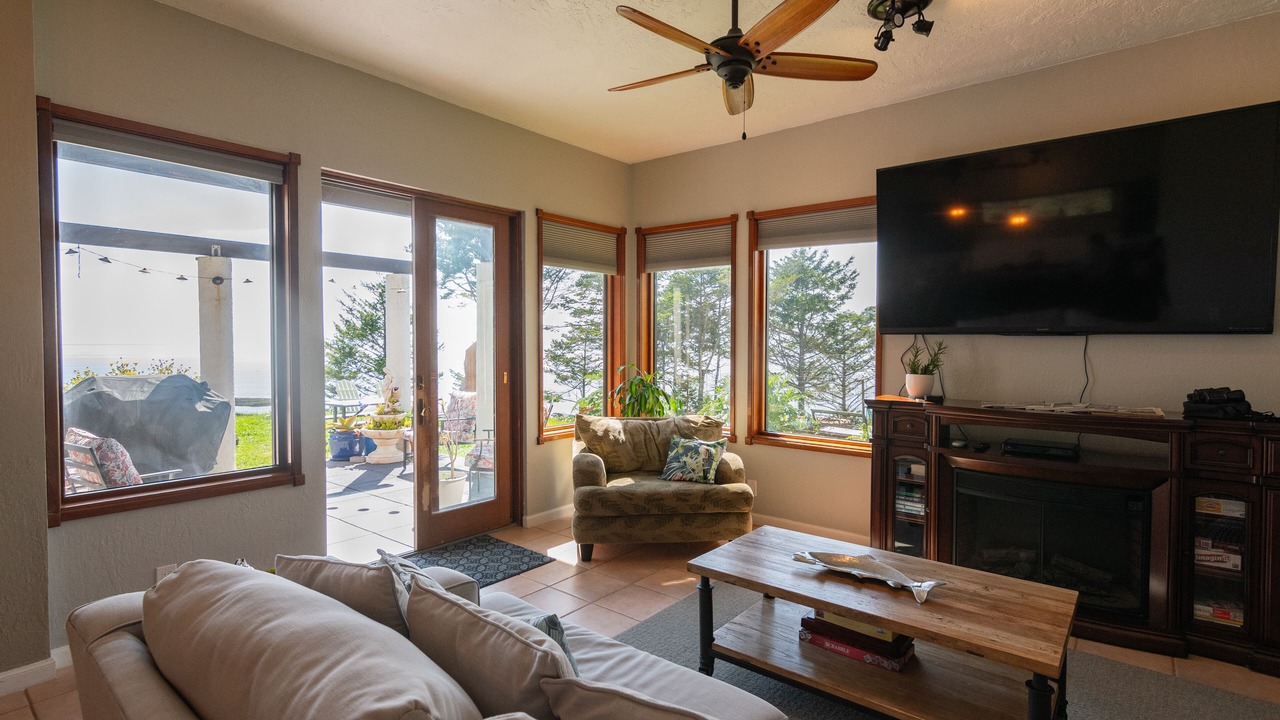 Photo of Livingroom in Shelter Cove