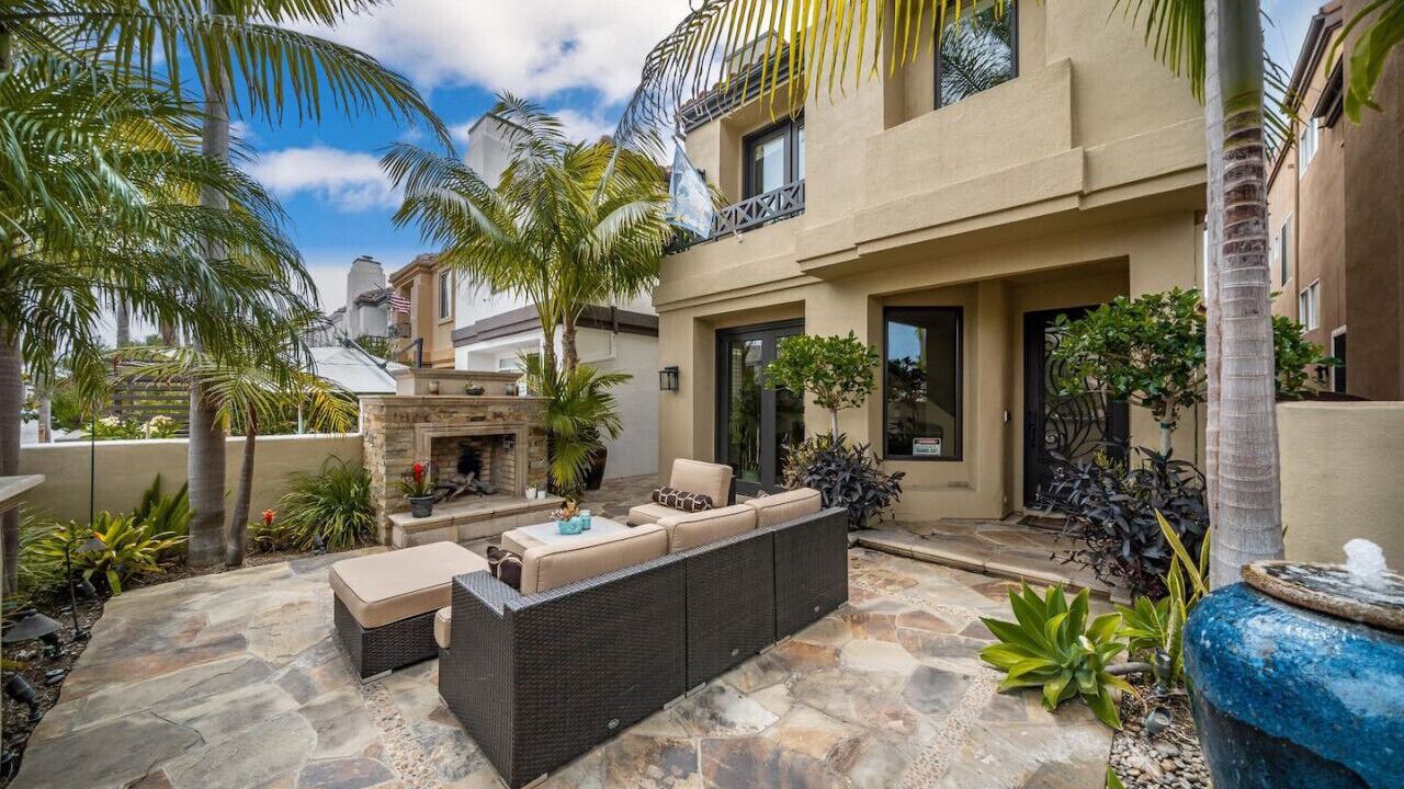 Photo of Livingroom in Huntington Beach