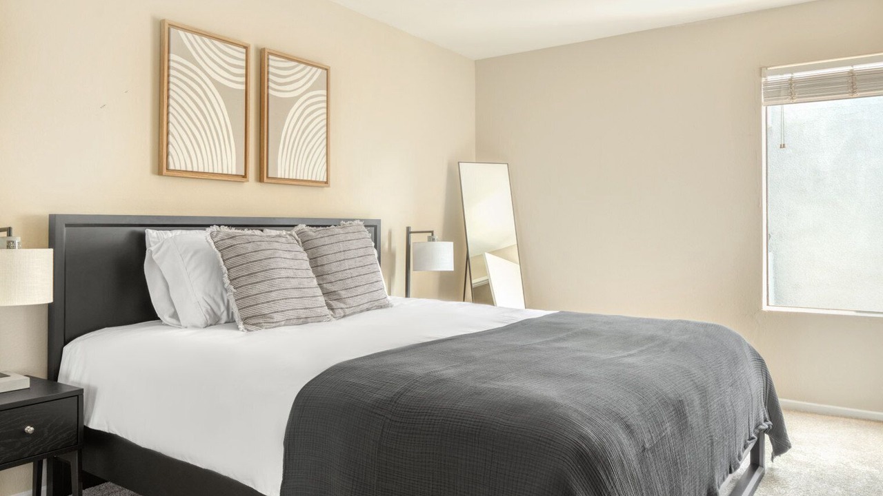 Photo of Bedroom in Downtown Burbank