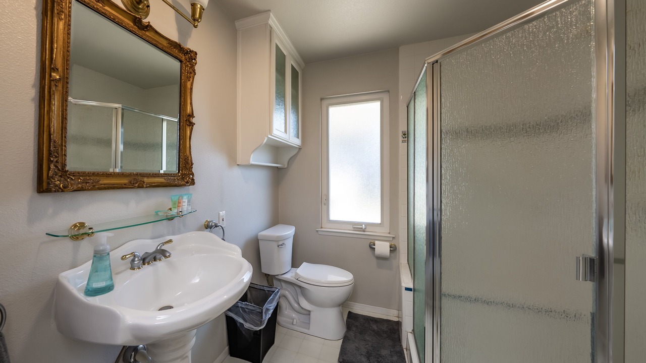 Photo of Bathroom in Hanford