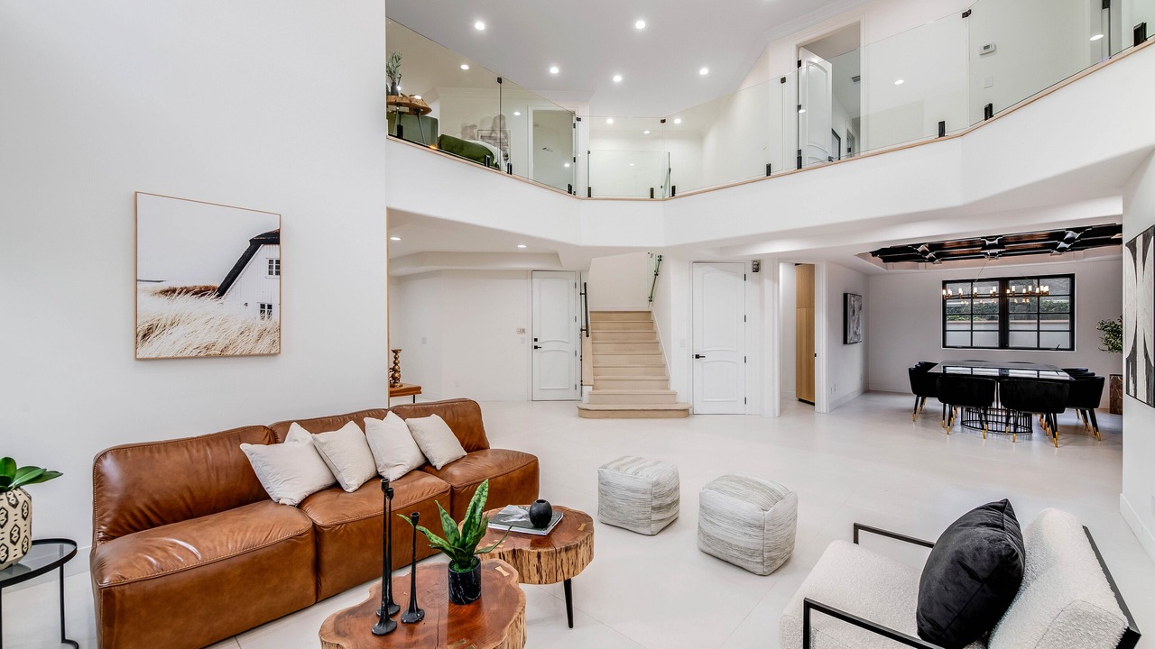 Photo of Livingroom in Encino