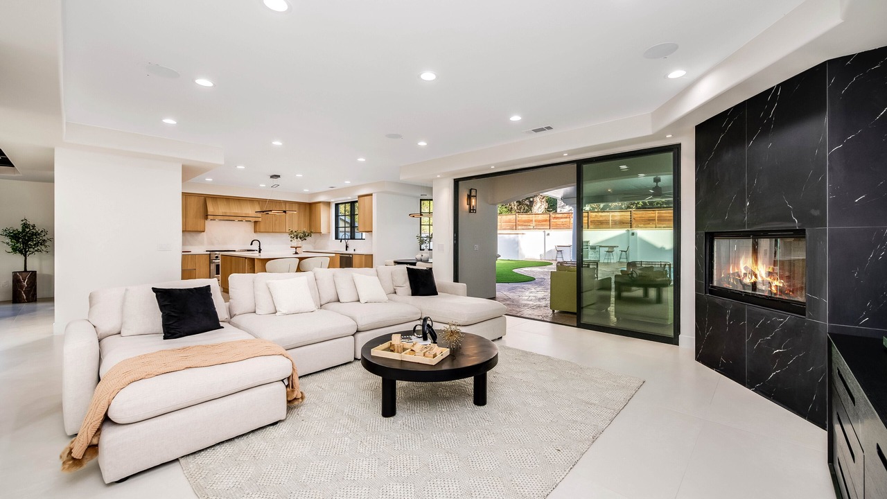 Photo of Livingroom in Encino