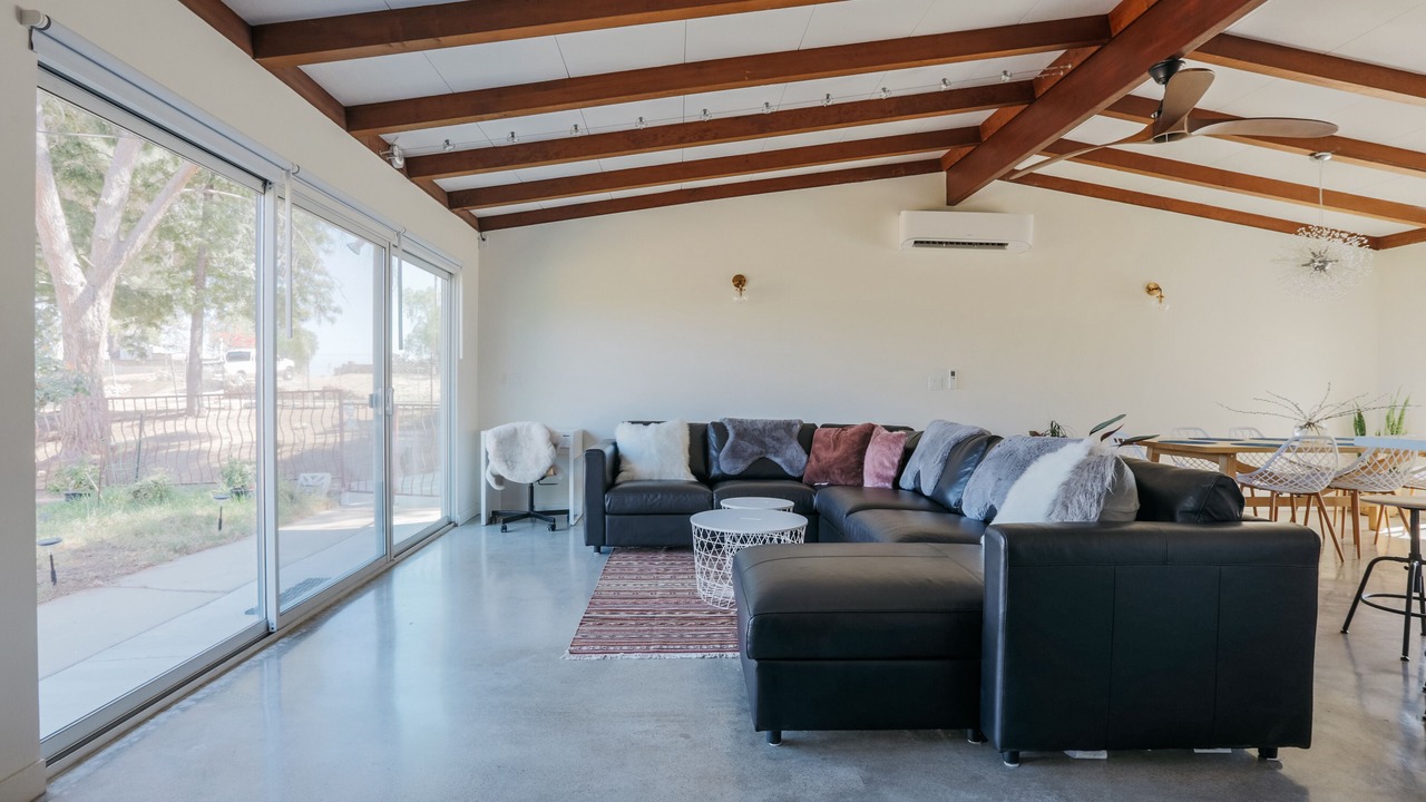 Photo of Livingroom in Canoga Park