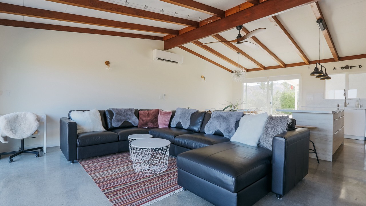 Photo of Livingroom in Canoga Park