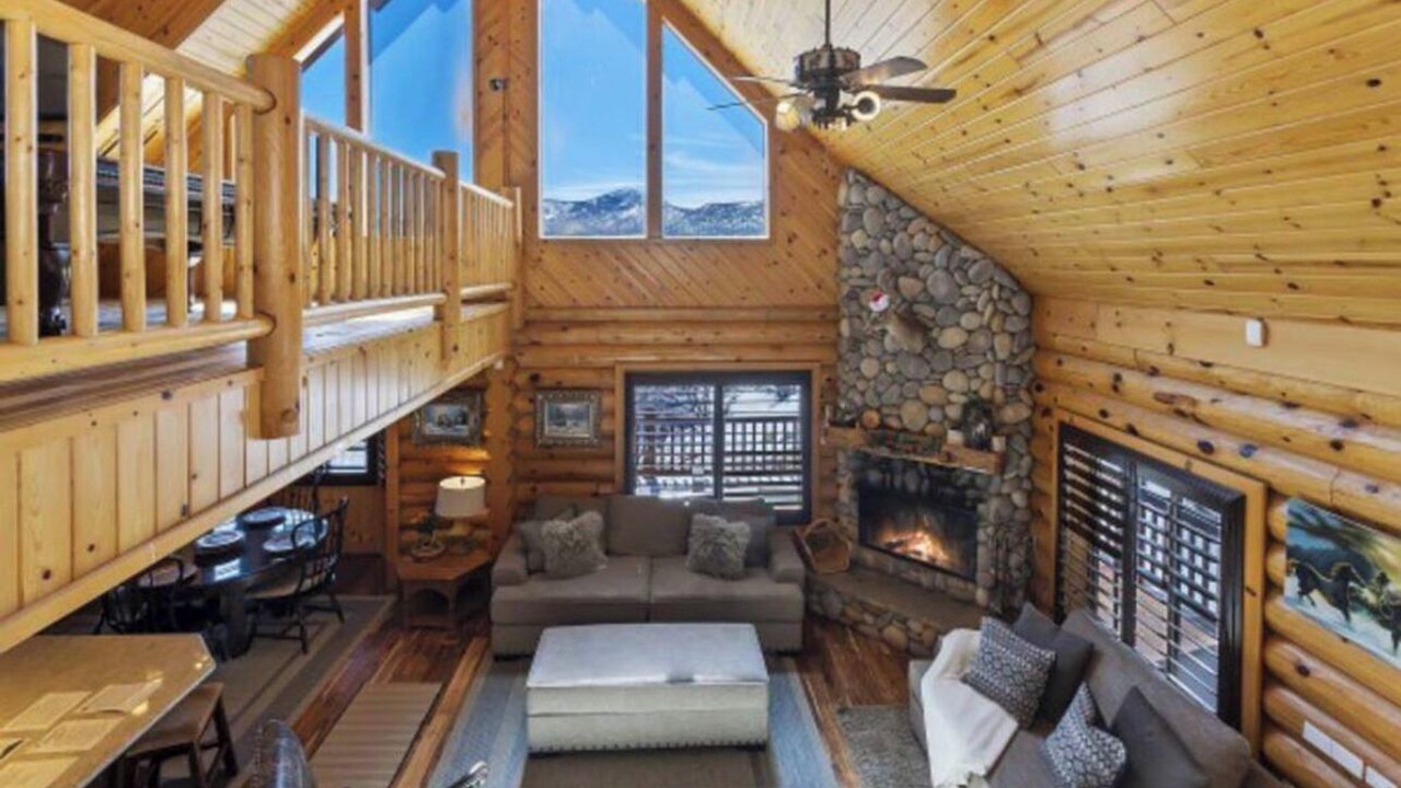 Photo of Livingroom in Castle Glen Estates