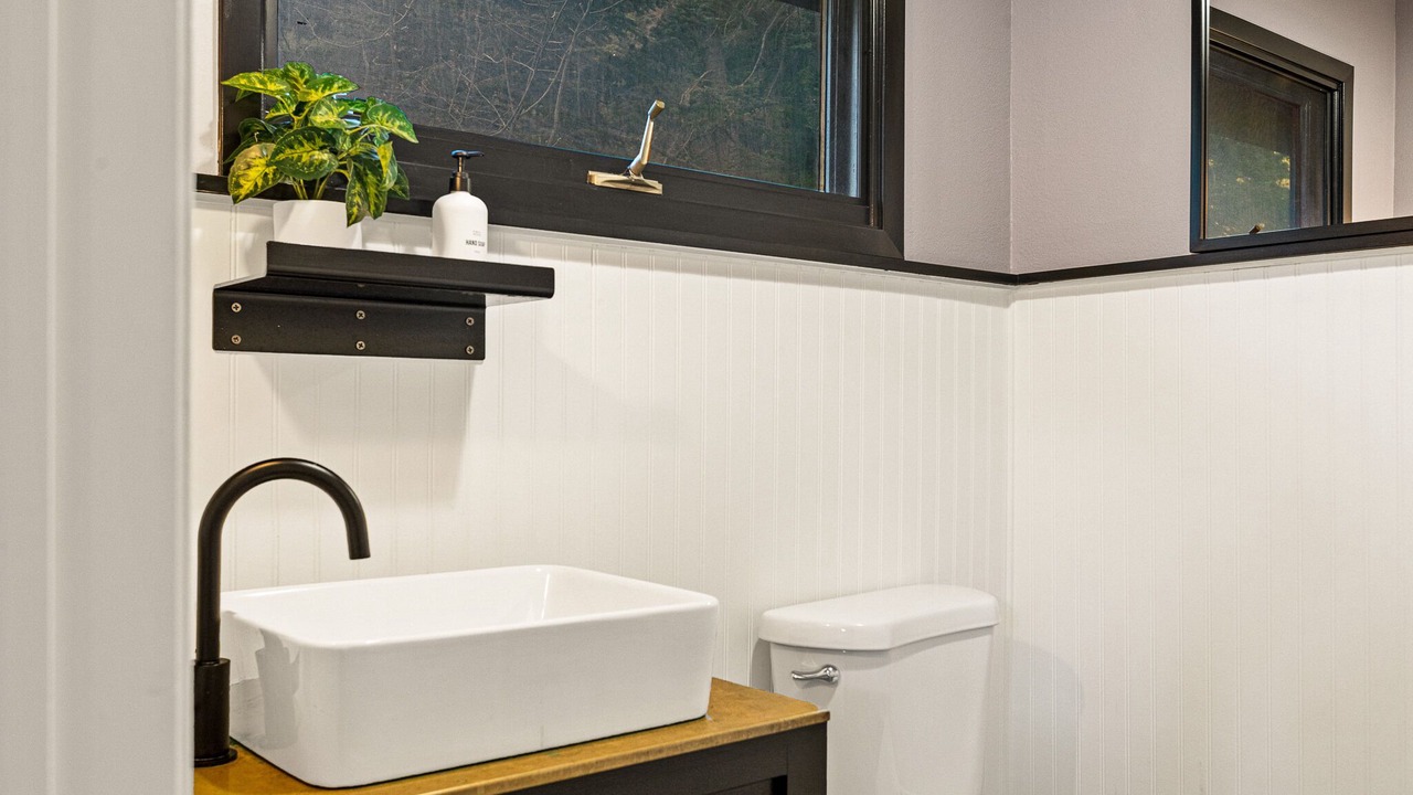 Photo of Bathroom in Arrowhead Villas