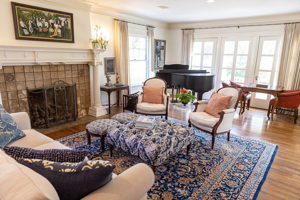 Photo of Livingroom in North Central