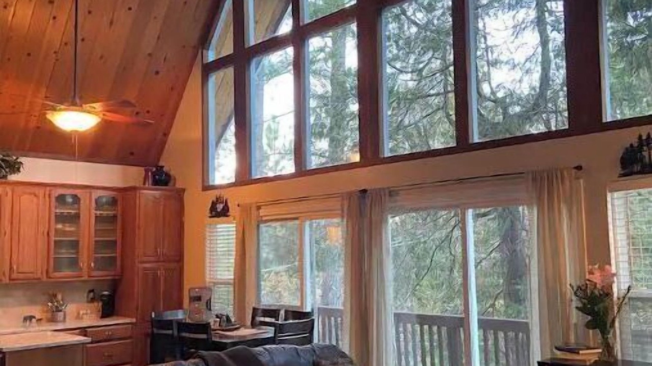 Photo of Livingroom in Blue Jay