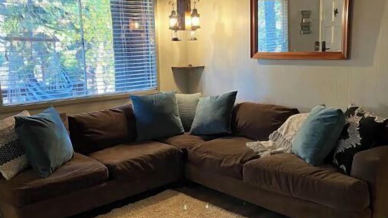 Photo of Livingroom in Blue Jay