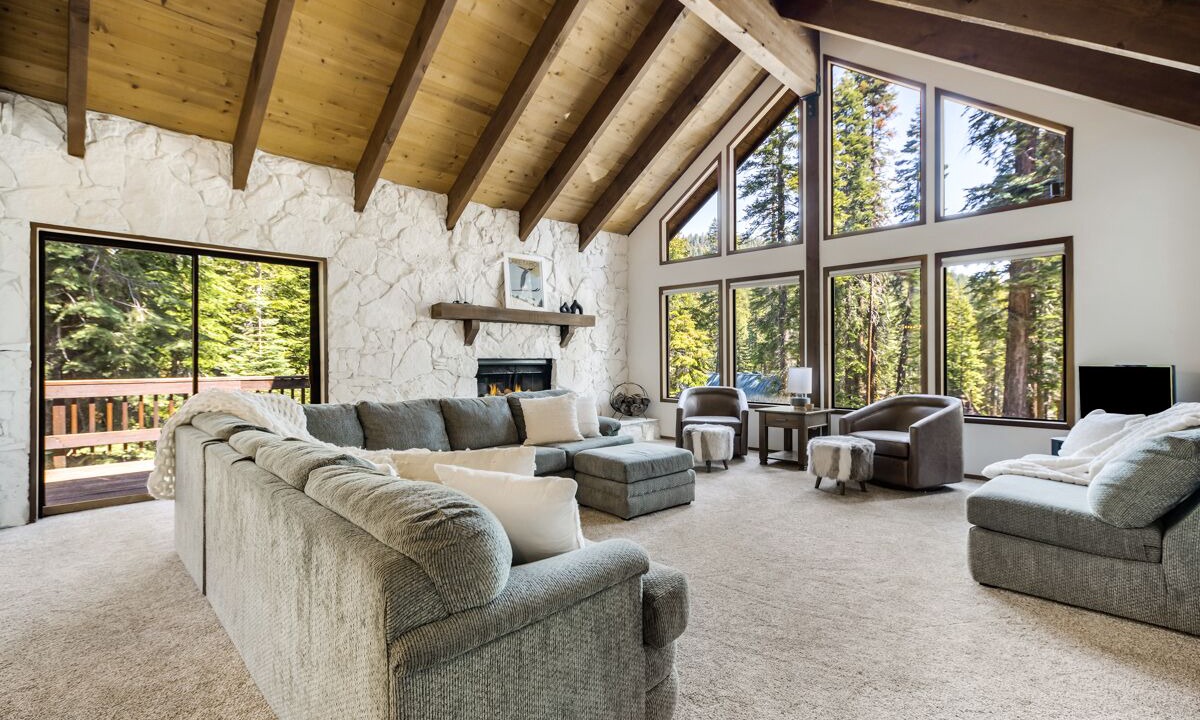 Photo of Livingroom in Kingswood Estates