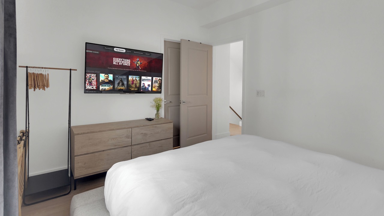 Photo of Bedroom in Toluca Lake