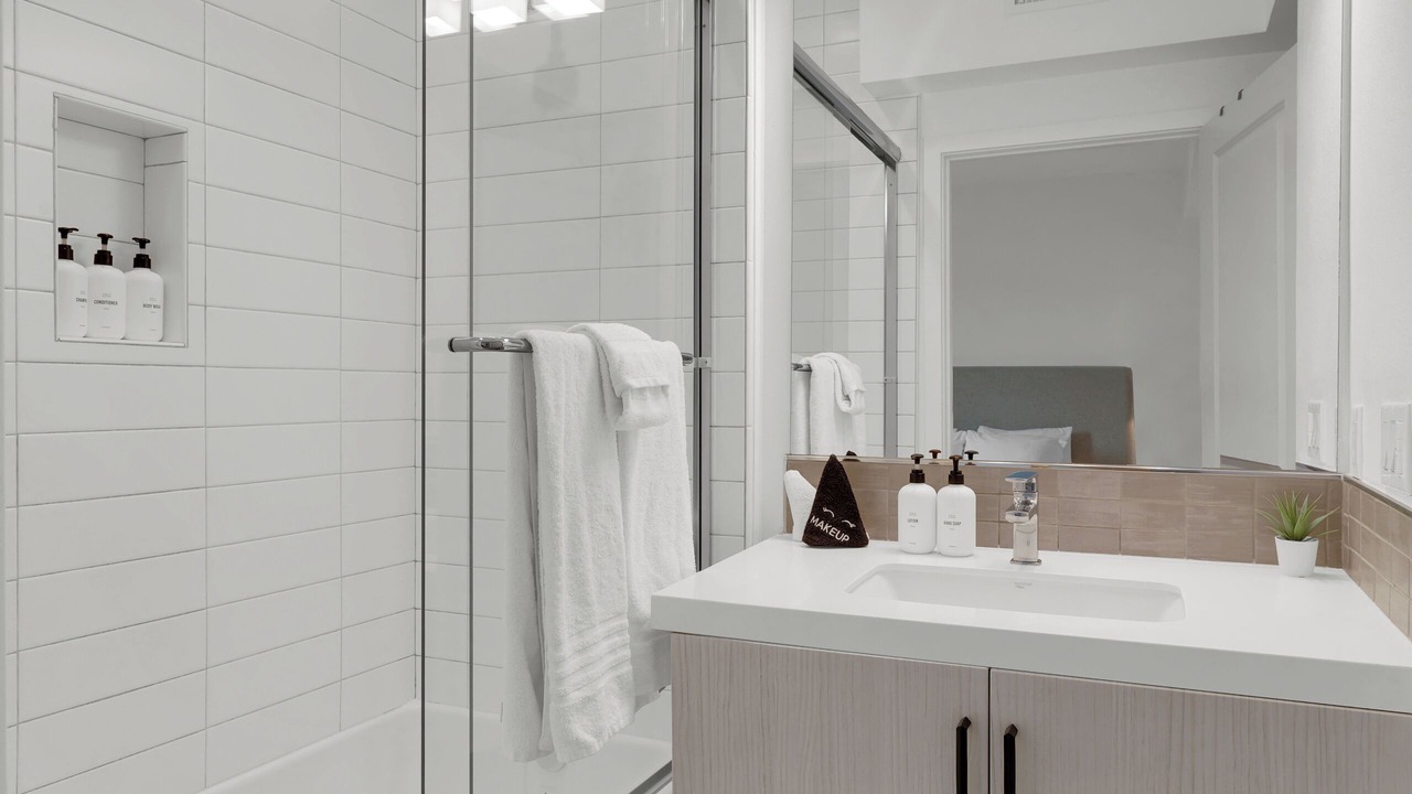 Photo of Bathroom in Toluca Lake