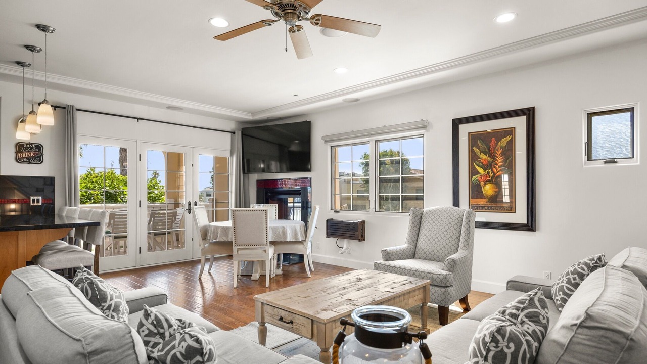 Photo of Livingroom in Oxnard Shores