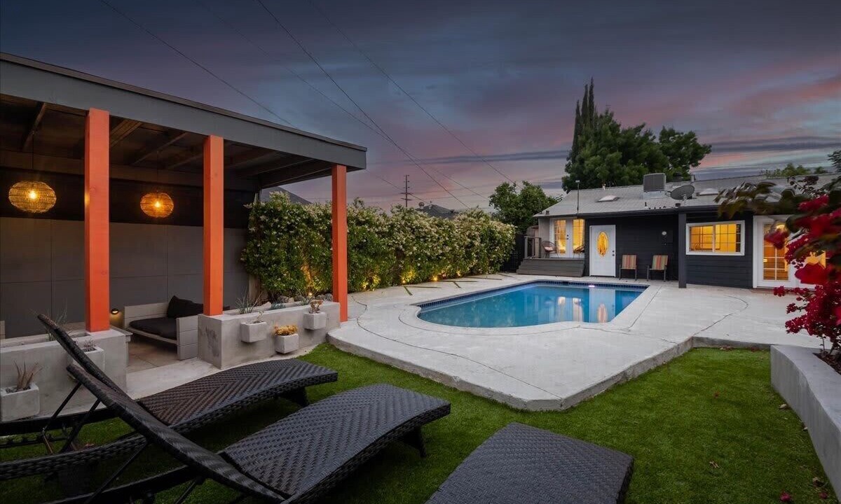 Photo of Outdoor in Encino