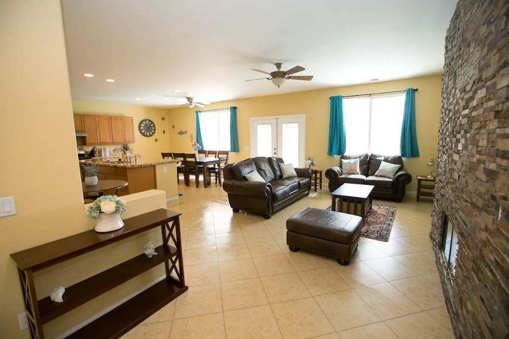 Photo of Livingroom in Hollister