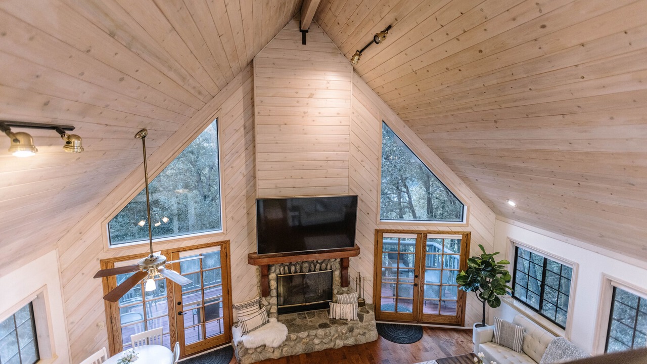 Photo of Livingroom in Crestline
