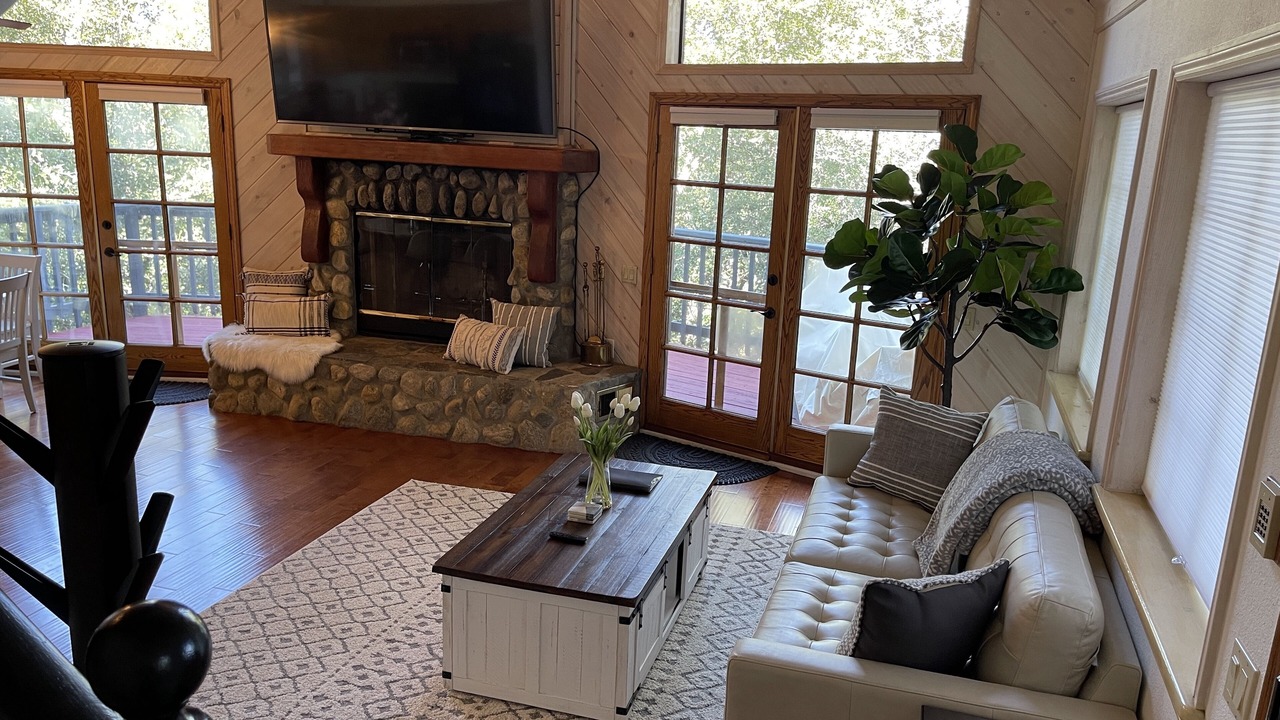 Photo of Livingroom in Crestline