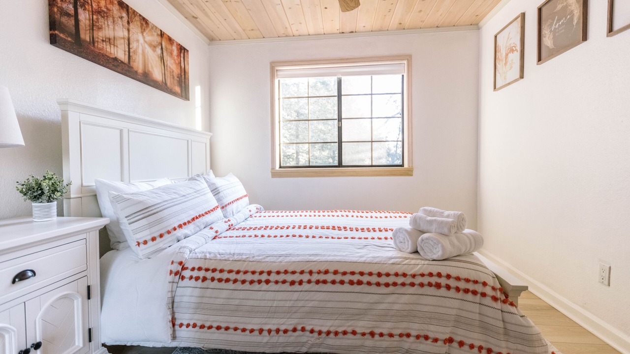 Photo of Bedroom in Crestline