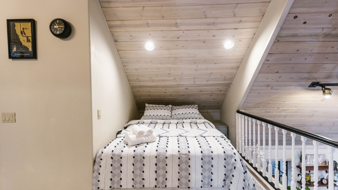Photo of Bedroom in Crestline