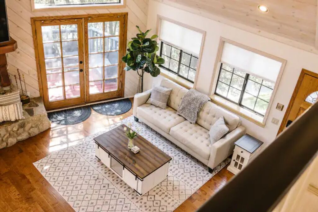 Photo of Livingroom in Crestline