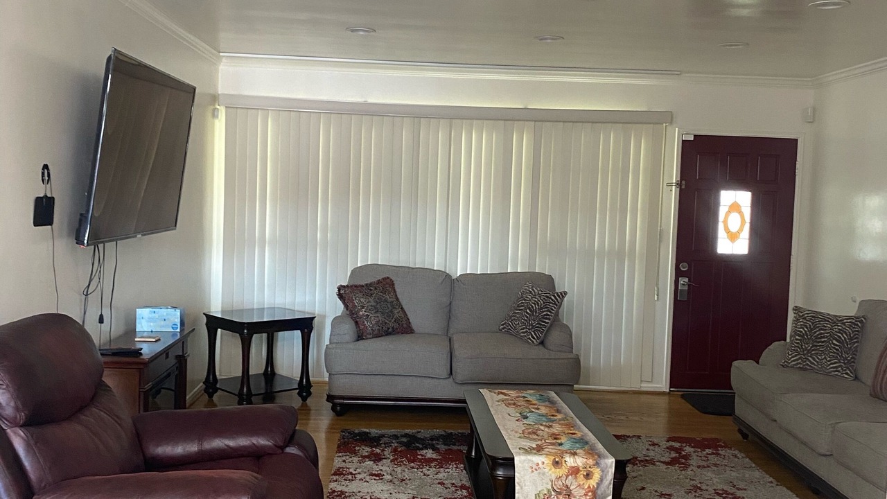 Photo of Livingroom in North Hills West