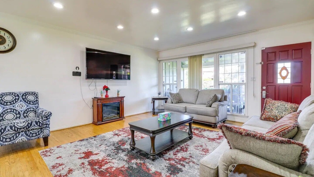 Photo of Livingroom in North Hills West