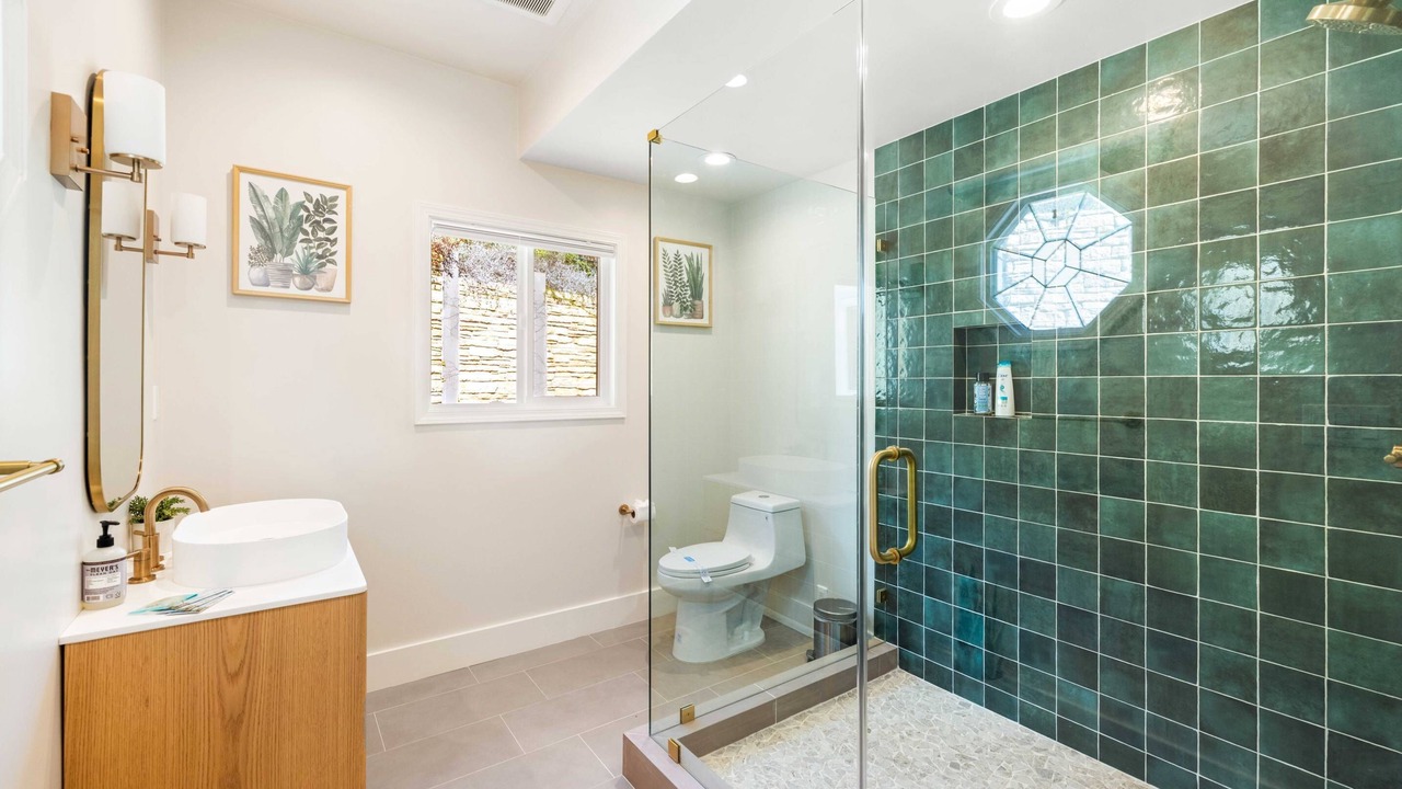 Photo of Bathroom in Hollywood Heights