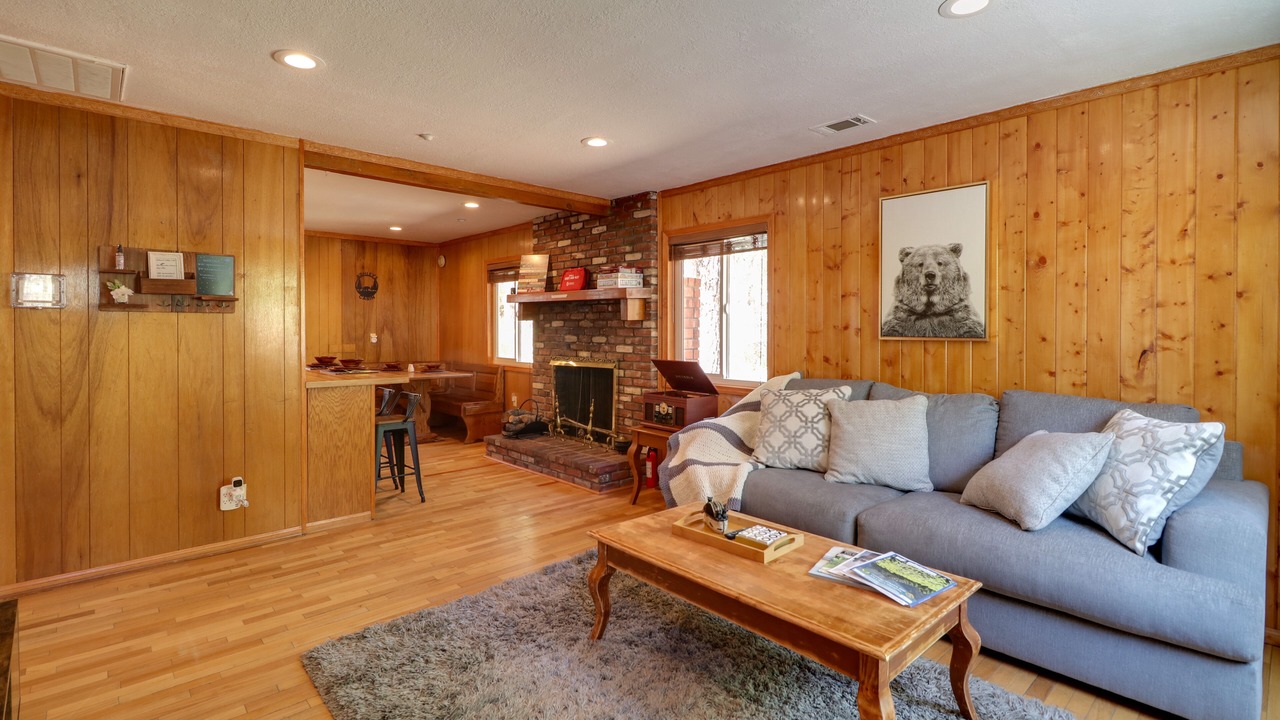 Photo of Bedroom in Wrightwood