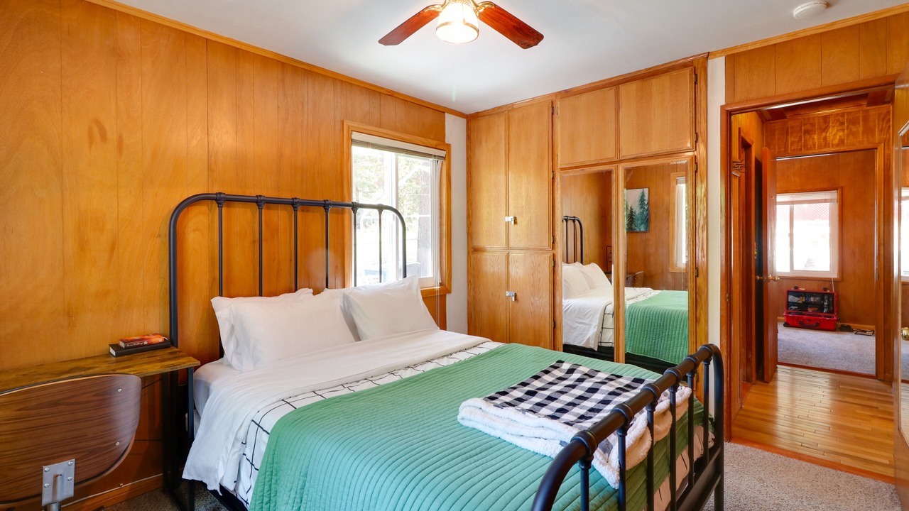 Photo of Bedroom in Wrightwood