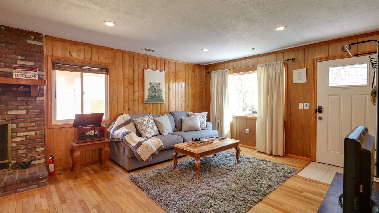 Photo of Bedroom in Wrightwood