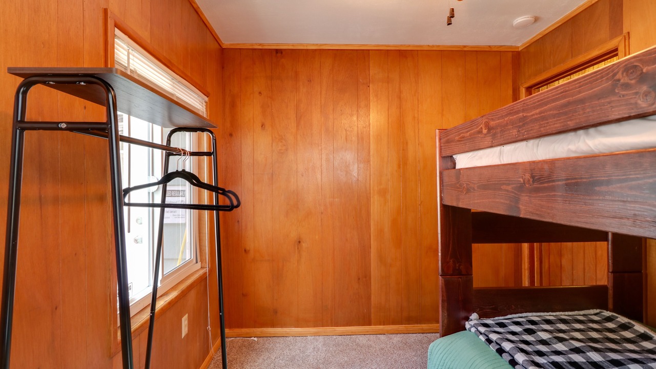 Photo of Bedroom in Wrightwood