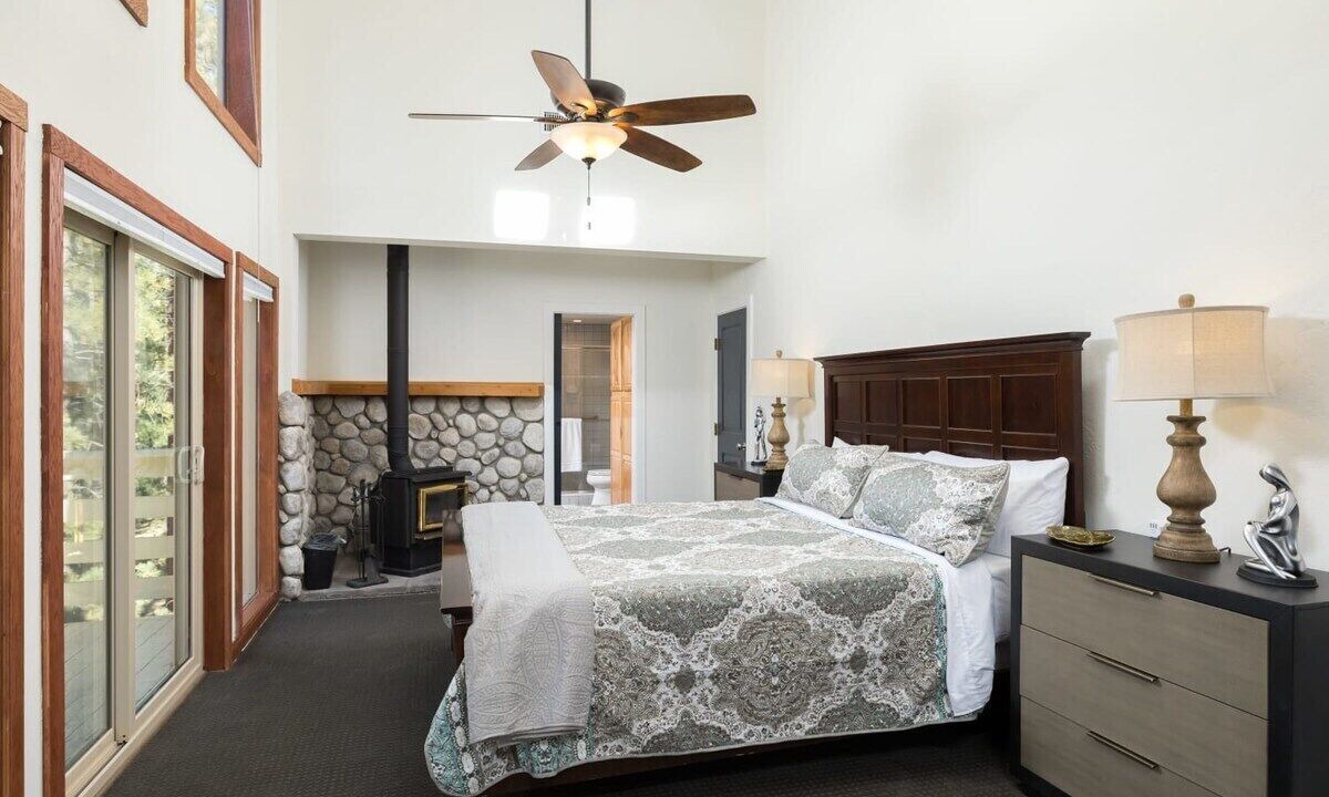 Photo of Livingroom in Evergreen Estates