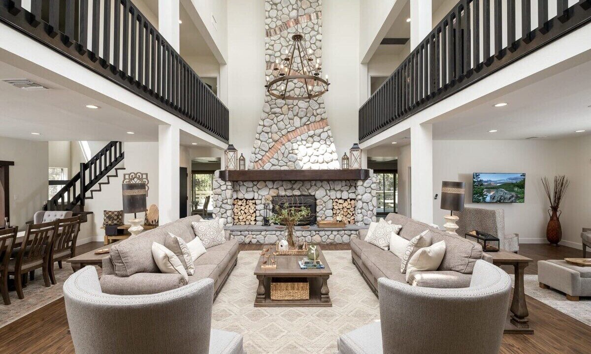Photo of Livingroom in Evergreen Estates