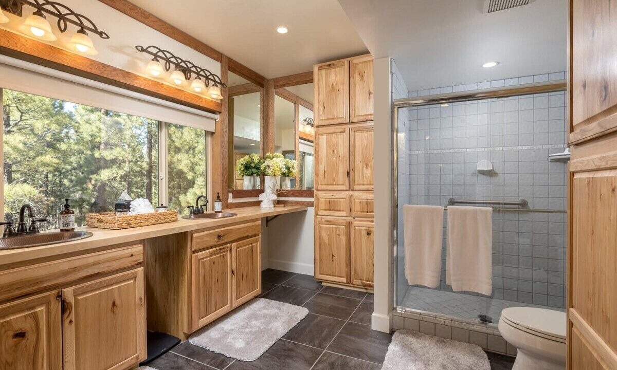 Photo of Bathroom in Evergreen Estates