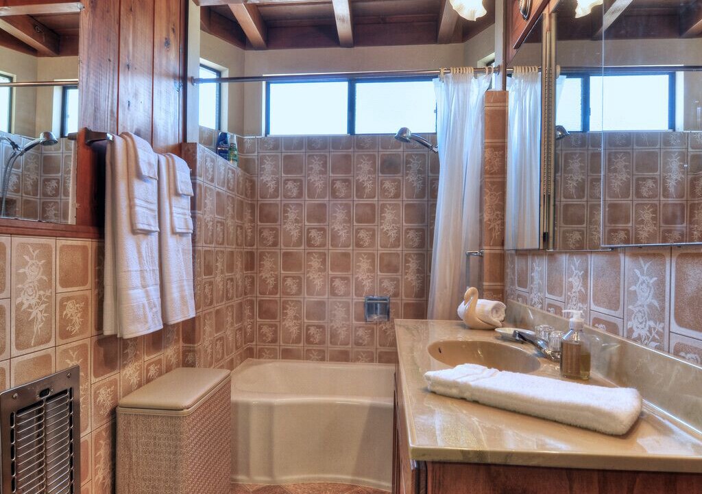 Photo of Bathroom in Cardiff-by-the-Sea