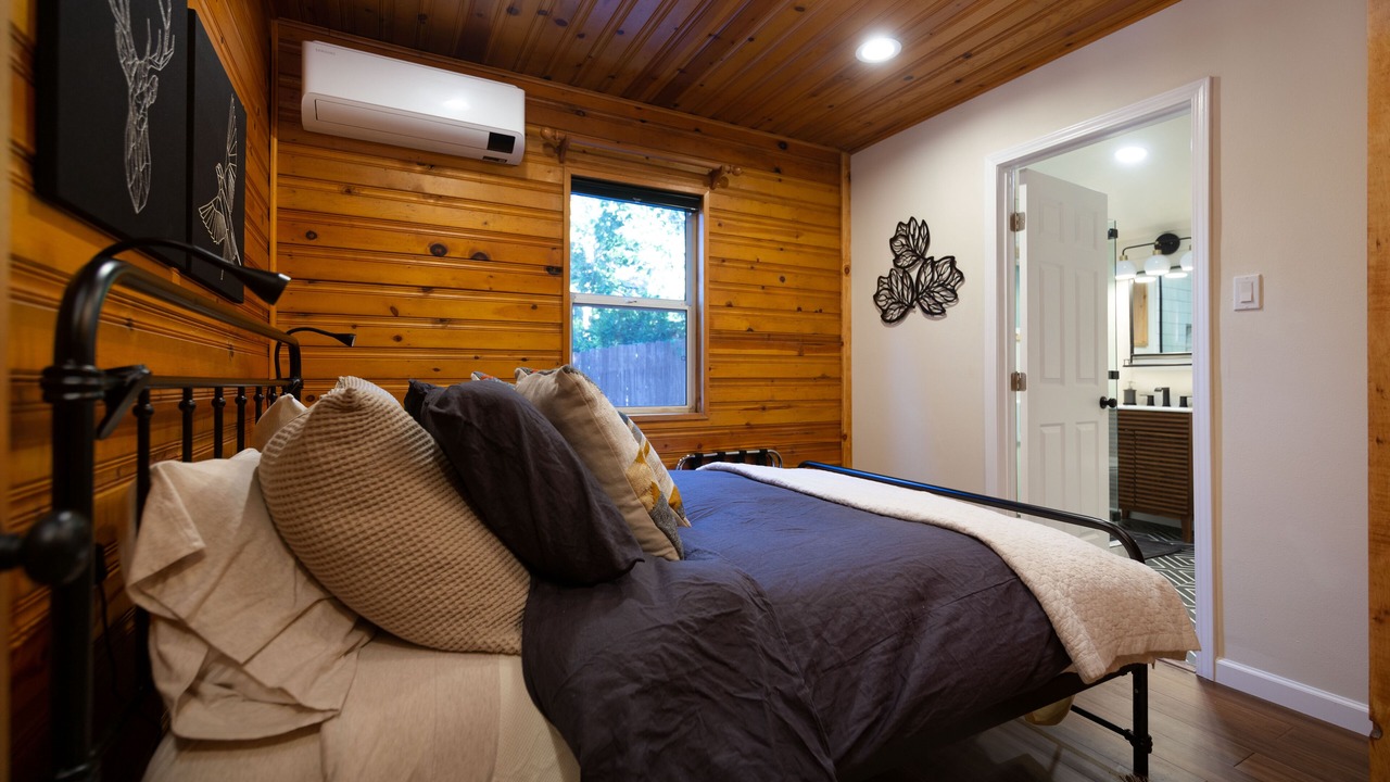 Photo of Bedroom in Pine Cove