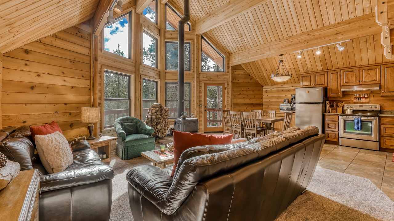 Photo of Livingroom in Serene Lakes