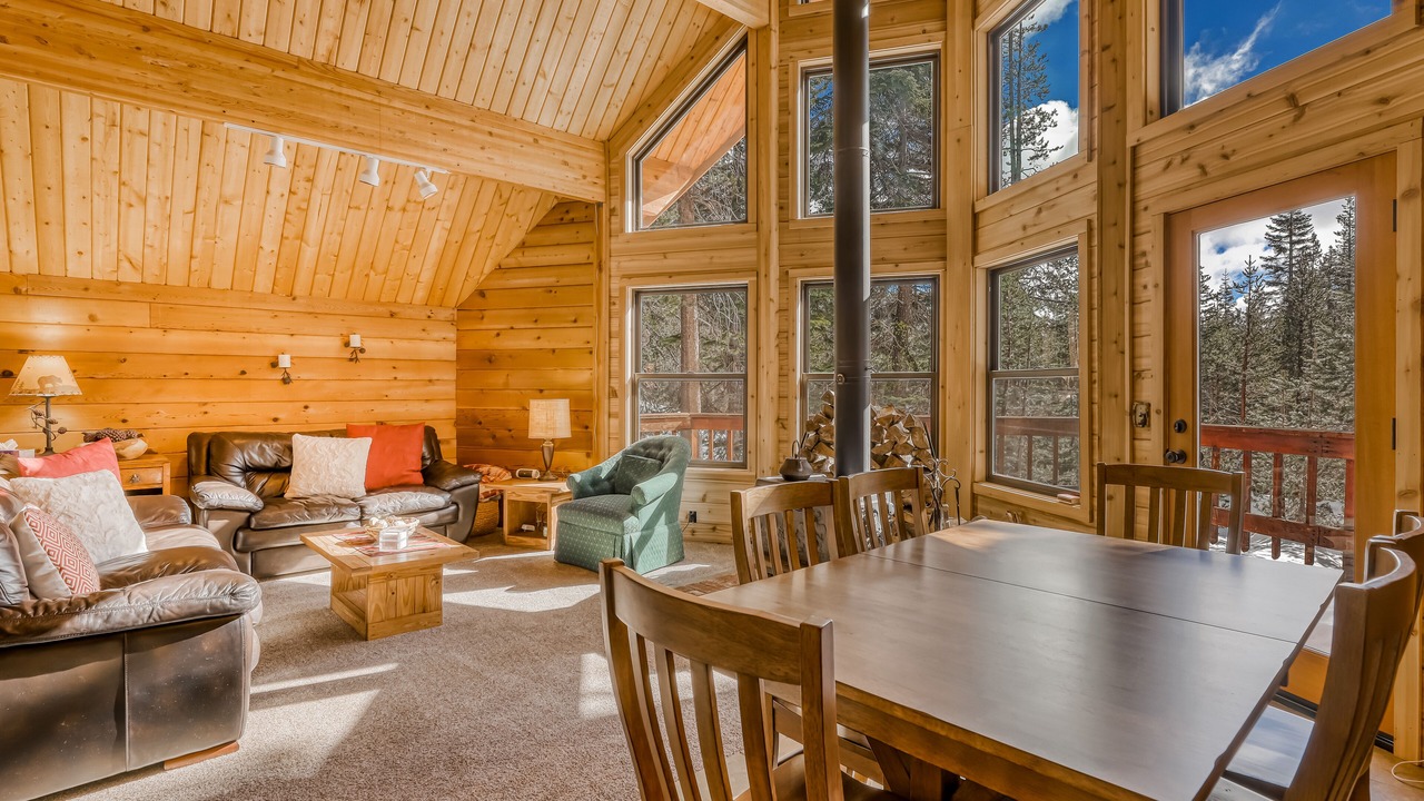 Photo of Livingroom in Serene Lakes