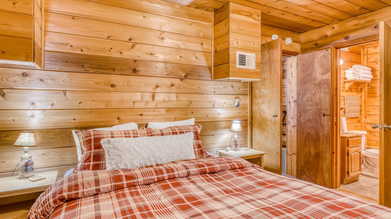 Photo of Bedroom in Serene Lakes