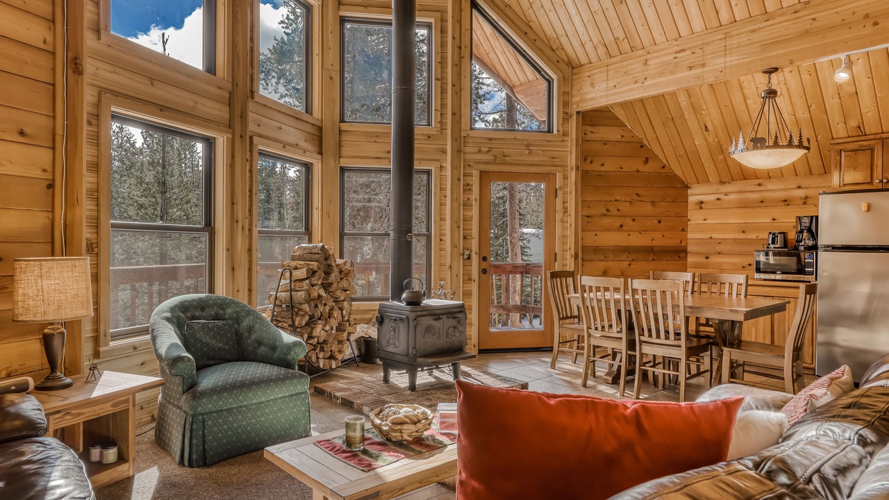 Photo of Livingroom in Serene Lakes