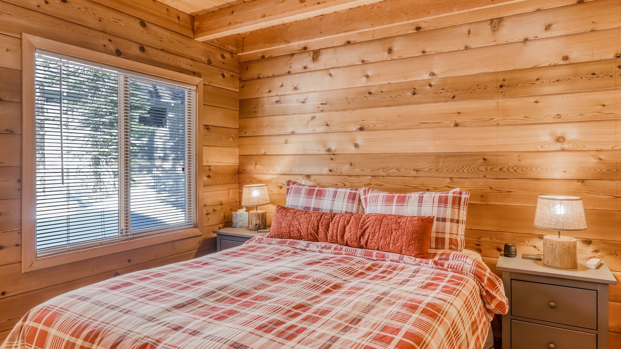 Photo of Bedroom in Serene Lakes